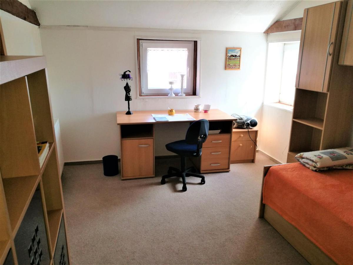 Familienfreundliches Ferienhaus Mit 3 Schlafzimmern Oldisleben エクステリア 写真